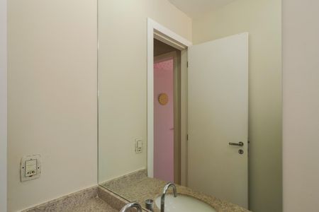 Casa de condomínio à venda com 230m², 4 quartos e 3 vagasBanheiro