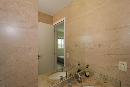 Casa de condomínio à venda com 230m², 4 quartos e 3 vagasBanheiro da Suíte