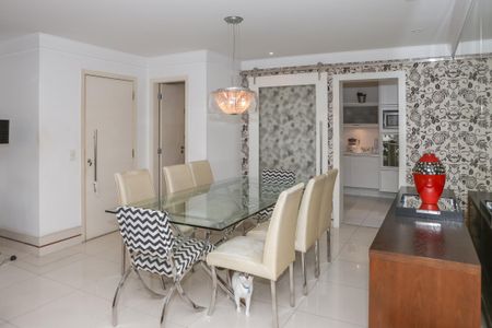 Apartamento à venda com 135m², 3 quartos e 3 vagas Apartamento à venda com 135m², 3 quartos e 3 vagasSala