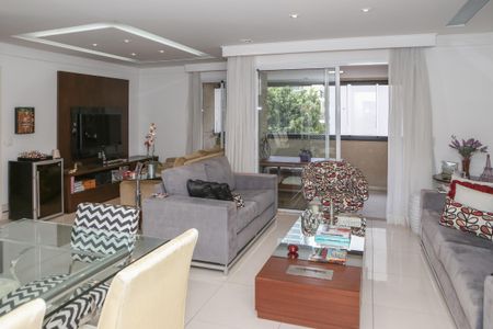 Apartamento à venda com 135m², 3 quartos e 3 vagas Apartamento à venda com 135m², 3 quartos e 3 vagasSala