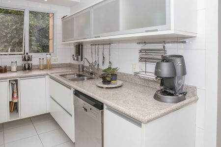 Apartamento à venda com 135m², 3 quartos e 3 vagas Apartamento à venda com 135m², 3 quartos e 3 vagasCozinha