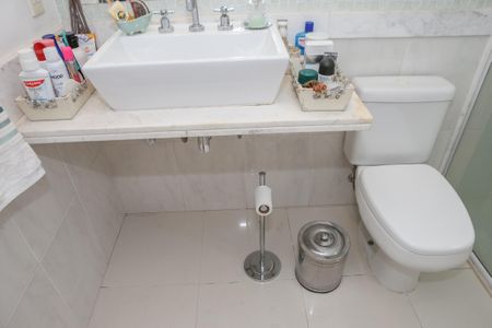 Apartamento à venda com 135m², 3 quartos e 3 vagas Apartamento à venda com 135m², 3 quartos e 3 vagasBanheiro da Suíte 1