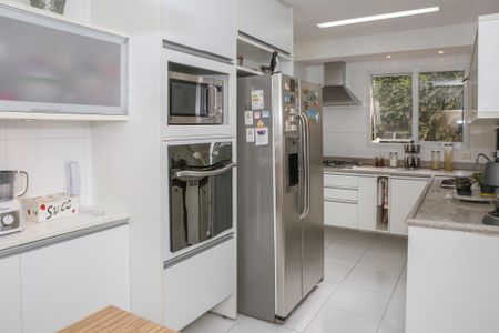 Apartamento à venda com 135m², 3 quartos e 3 vagas Apartamento à venda com 135m², 3 quartos e 3 vagasCozinha