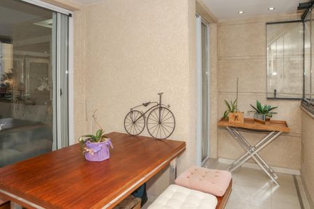 Apartamento à venda com 135m², 3 quartos e 3 vagas Apartamento à venda com 135m², 3 quartos e 3 vagasVaranda Gourmet