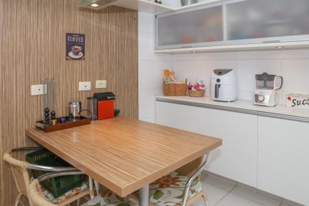 Apartamento à venda com 135m², 3 quartos e 3 vagas Apartamento à venda com 135m², 3 quartos e 3 vagasCozinha