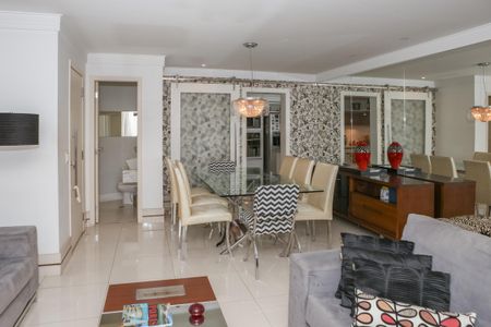 Apartamento à venda com 135m², 3 quartos e 3 vagas Apartamento à venda com 135m², 3 quartos e 3 vagasSala