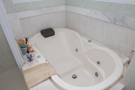 Apartamento à venda com 135m², 3 quartos e 3 vagas Apartamento à venda com 135m², 3 quartos e 3 vagasBanheiro da Suíte 1