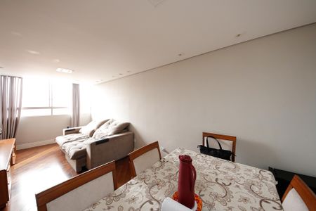 Apartamento à venda com 78m², 3 quartos e 1 vaga Apartamento à venda com 78m², 3 quartos e 1 vagaSala