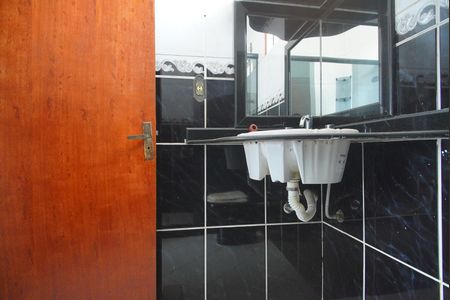 Casa para alugar com 350m², 3 quartos e 3 vagasBanheiro corredor