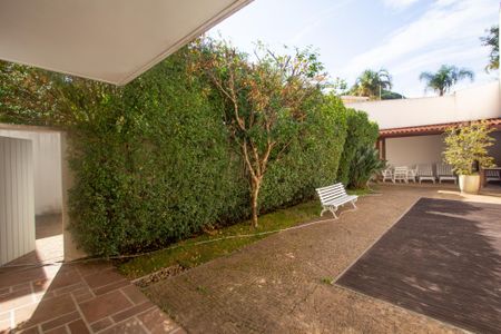 Casa à venda com 220m², 4 quartos e 4 vagasQuintal