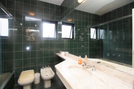 Casa à venda com 220m², 4 quartos e 4 vagasBanheiro 1