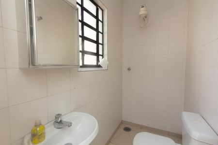 Casa à venda com 220m², 4 quartos e 4 vagasBanheiro de serviço