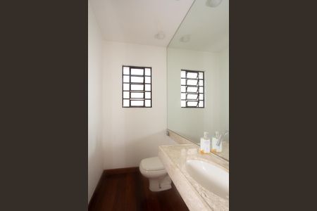 Casa à venda com 220m², 4 quartos e 4 vagaslavabo