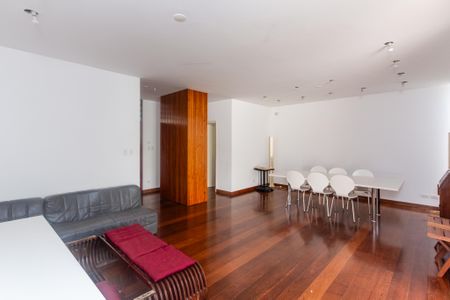 Casa à venda com 220m², 4 quartos e 4 vagasSala