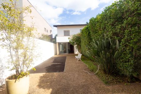 Casa à venda com 220m², 4 quartos e 4 vagasQuintal