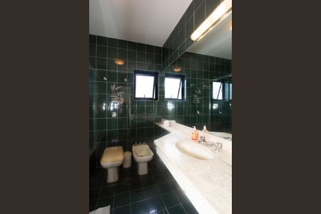 Casa à venda com 220m², 4 quartos e 4 vagasBanheiro 1