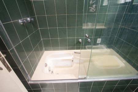 Casa à venda com 220m², 4 quartos e 4 vagasBanheiro 1