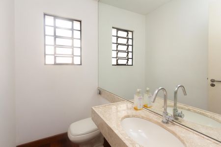 Casa à venda com 220m², 4 quartos e 4 vagaslavabo