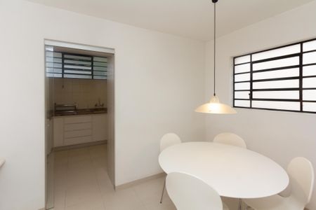 Casa à venda com 220m², 4 quartos e 4 vagasCopa