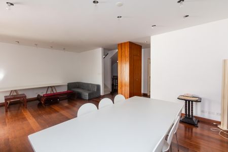 Casa à venda com 220m², 4 quartos e 4 vagasSala