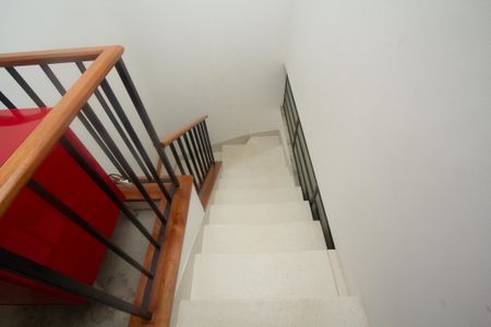 Casa à venda com 220m², 4 quartos e 4 vagasEscada