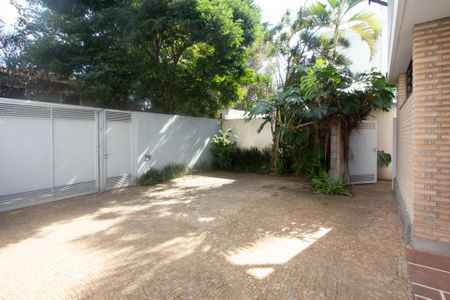 Casa à venda com 220m², 4 quartos e 4 vagasGaragem