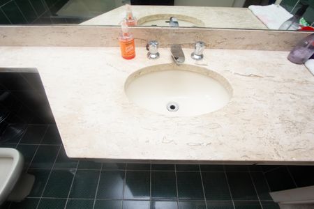 Casa à venda com 220m², 4 quartos e 4 vagasBanheiro 1