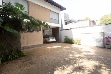 Casa à venda com 220m², 4 quartos e 4 vagasGaragem