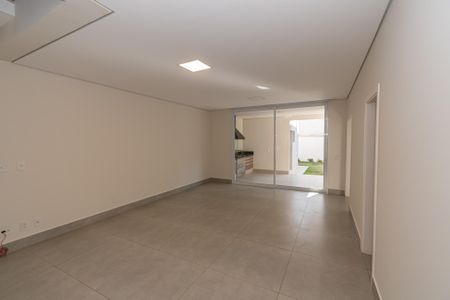 Casa de condomínio para alugar com 205m², 3 quartos e 4 vagas Casa de condomínio para alugar com 205m², 3 quartos e 4 vagasSala