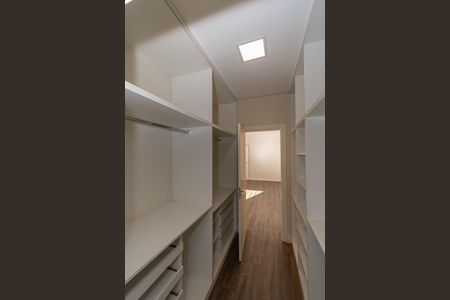 Casa de condomínio para alugar com 205m², 3 quartos e 4 vagas Casa de condomínio para alugar com 205m², 3 quartos e 4 vagasCloset da suíte 1