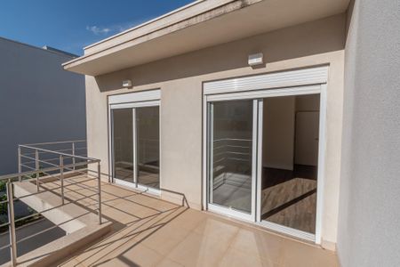 Casa de condomínio para alugar com 205m², 3 quartos e 4 vagas Casa de condomínio para alugar com 205m², 3 quartos e 4 vagasVaranda da Suíte 1