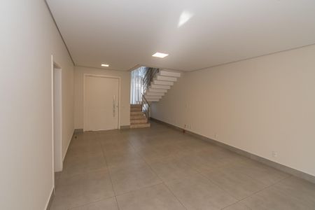 Casa de condomínio para alugar com 205m², 3 quartos e 4 vagas Casa de condomínio para alugar com 205m², 3 quartos e 4 vagasSala
