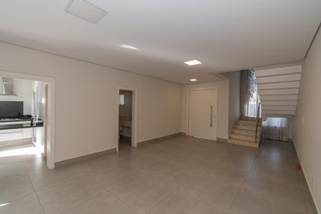 Casa de condomínio para alugar com 205m², 3 quartos e 4 vagas Casa de condomínio para alugar com 205m², 3 quartos e 4 vagasSala