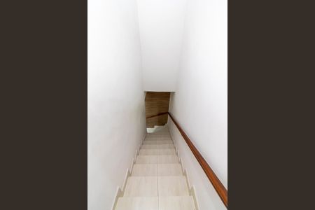 Casa à venda com 125m², 3 quartos e 2 vagas Casa à venda com 125m², 3 quartos e 2 vagasEscada