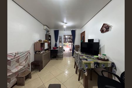 Casa à venda com 54m², 2 quartos e 4 vagas Casa à venda com 54m², 2 quartos e 4 vagasSala