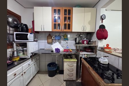 Casa à venda com 54m², 2 quartos e 4 vagas Casa à venda com 54m², 2 quartos e 4 vagasCozinha