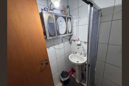 Casa à venda com 54m², 2 quartos e 4 vagas Casa à venda com 54m², 2 quartos e 4 vagasBanheiro