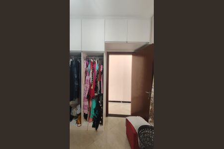Casa de condomínio à venda com 360m², 3 quartos e 3 vagasCloset