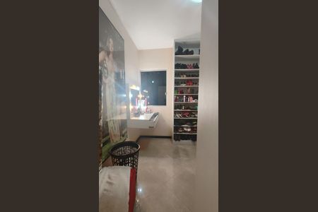 Casa de condomínio à venda com 360m², 3 quartos e 3 vagasCloset