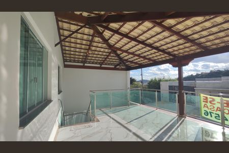 Casa de condomínio à venda com 360m², 3 quartos e 3 vagasVaranda