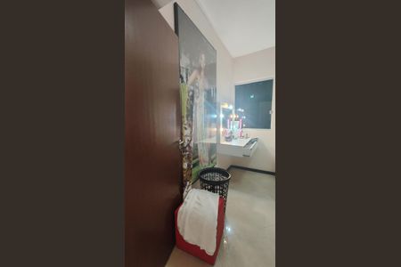 Casa de condomínio à venda com 360m², 3 quartos e 3 vagasCloset