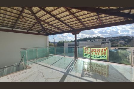 Casa de condomínio à venda com 360m², 3 quartos e 3 vagasVaranda