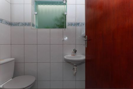 Casa à venda com 152m², 2 quartos e 2 vagasBanheiro de Serviço