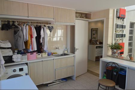 Casa para alugar com 782m², 5 quartos e 2 vagas Casa para alugar com 782m², 5 quartos e 2 vagasÁrea de Serviço - Casa 2