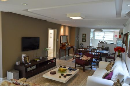 Casa para alugar com 782m², 5 quartos e 2 vagas Casa para alugar com 782m², 5 quartos e 2 vagasSala - Casa 2