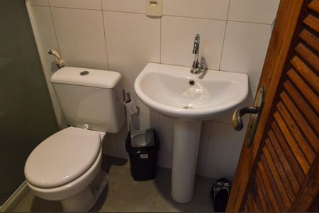 Casa para alugar com 782m², 5 quartos e 2 vagas Casa para alugar com 782m², 5 quartos e 2 vagasBanheiro de Serviço