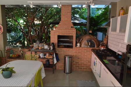 Casa para alugar com 782m², 5 quartos e 2 vagas Casa para alugar com 782m², 5 quartos e 2 vagasÁrea Gourmet