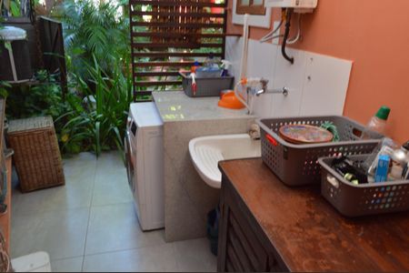 Casa para alugar com 782m², 5 quartos e 2 vagas Casa para alugar com 782m², 5 quartos e 2 vagasÁrea de Serviço