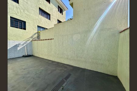 Casa para alugar com 210m², 2 quartos e 2 vagasQuintal