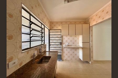 Casa para alugar com 210m², 2 quartos e 2 vagasCozinha